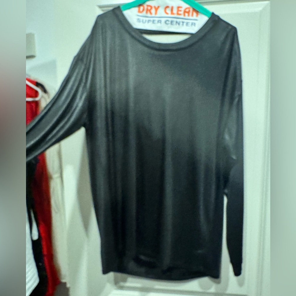 Black Long Sleeves top with open back detail